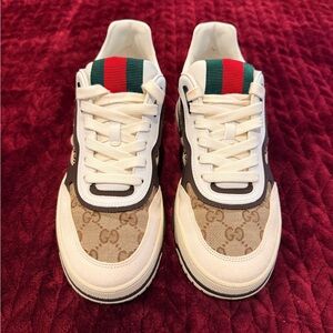 Gucci Ladies Beige and White Sneakers with Red and Green Stripes